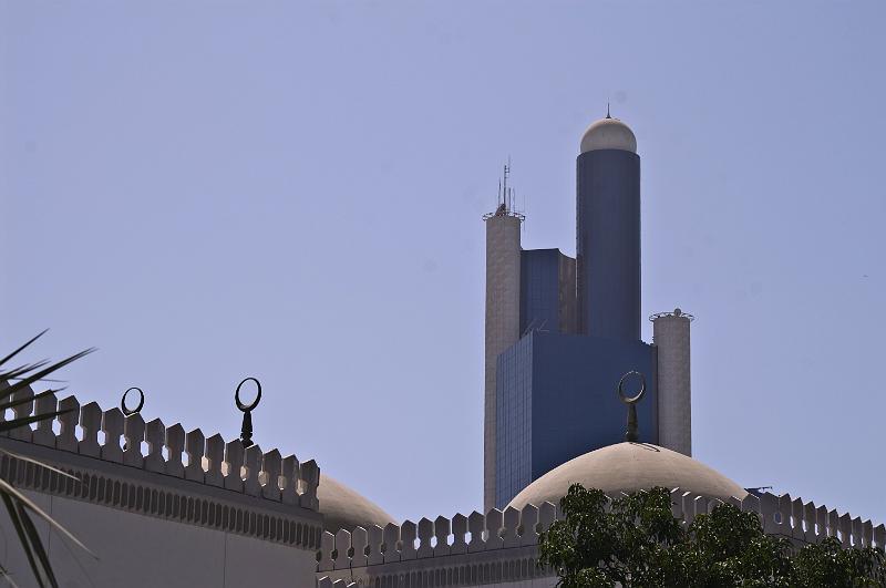 PICT1993.jpg - Moschee zwischen HochhÃ¤usern
